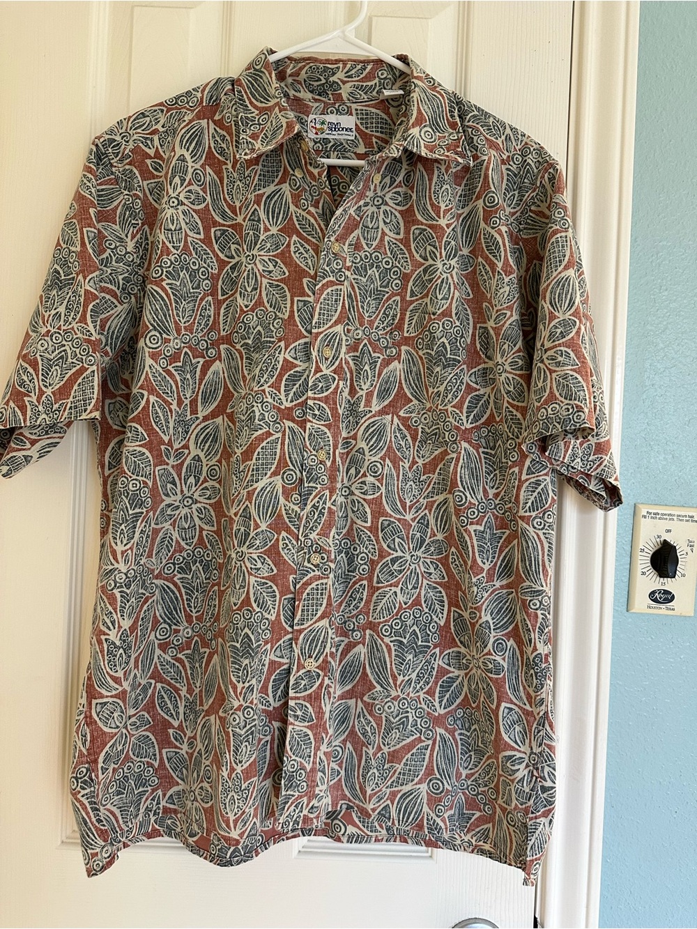 Reyn Spooner Hawaiian Shirt size Large rust-colored with leaves and berries